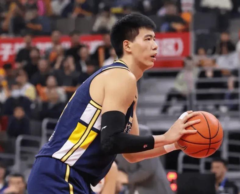 广东这内线人见人虐！攻守毫无效果，杜锋回应外援调整并未提大外